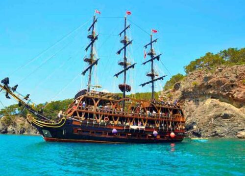 Пиратская яхта из Белека