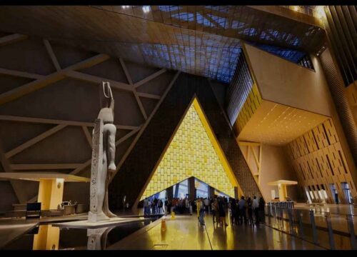 Новый Египетский музей и пирамиды Гизы из Шарм-эль-Шейха